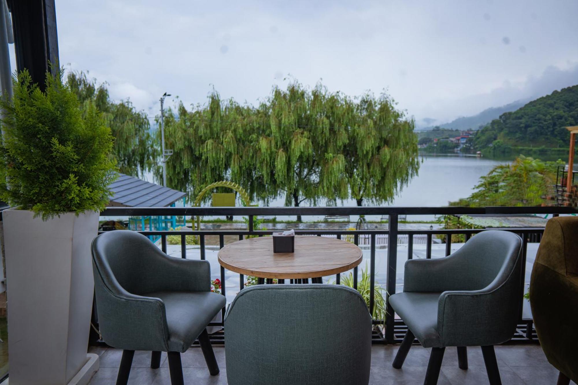 Majestic Lake Front Hotel & Suites Pokhara Bagian luar foto