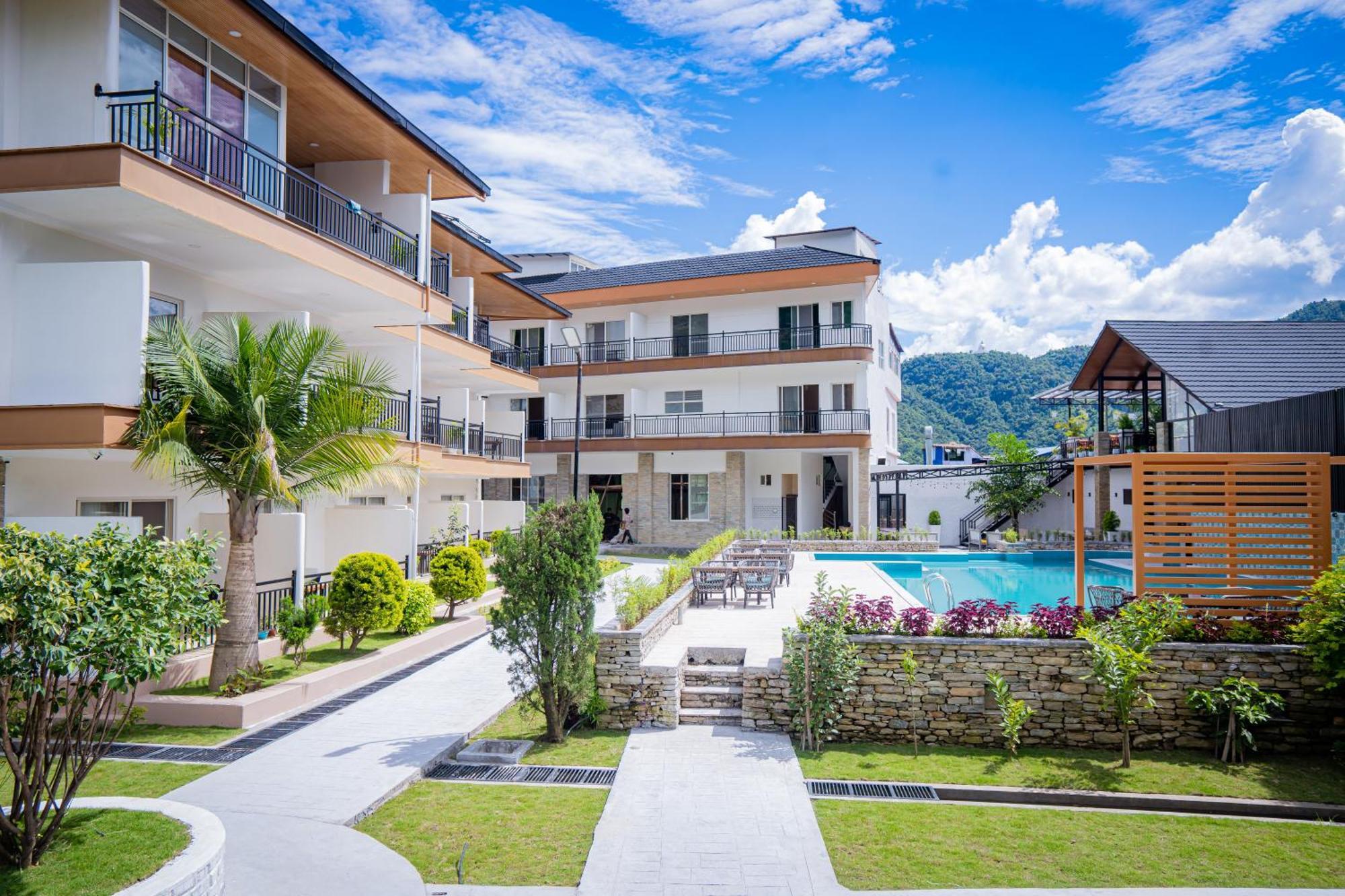 Majestic Lake Front Hotel & Suites Pokhara Bagian luar foto