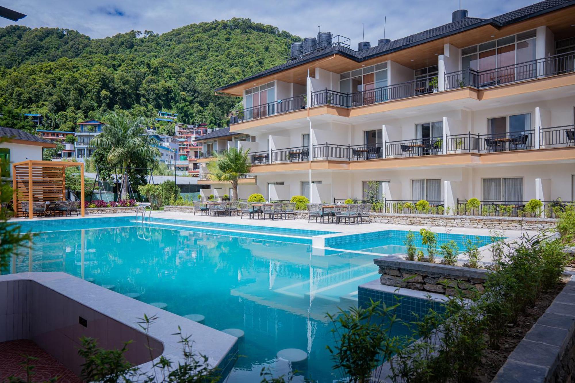 Majestic Lake Front Hotel & Suites Pokhara Bagian luar foto