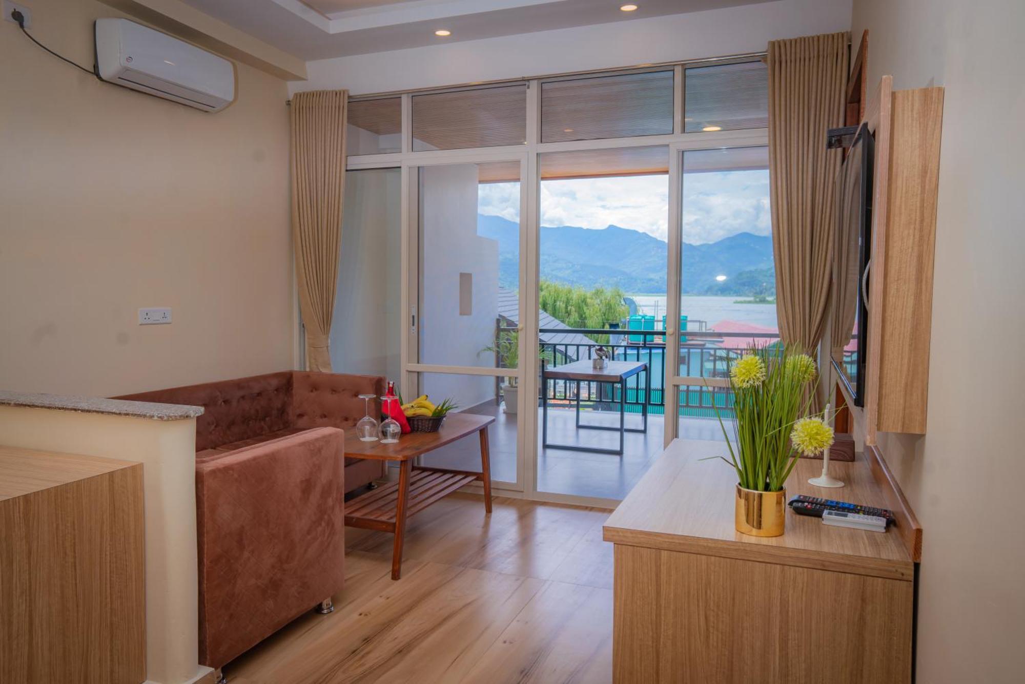 Majestic Lake Front Hotel & Suites Pokhara Bagian luar foto