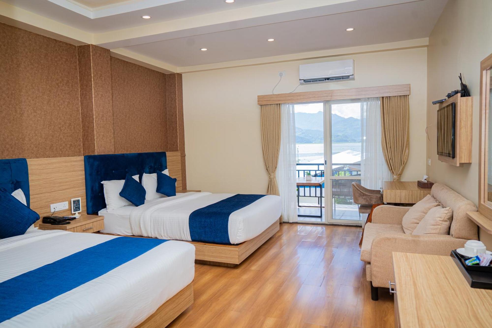 Majestic Lake Front Hotel & Suites Pokhara Bagian luar foto