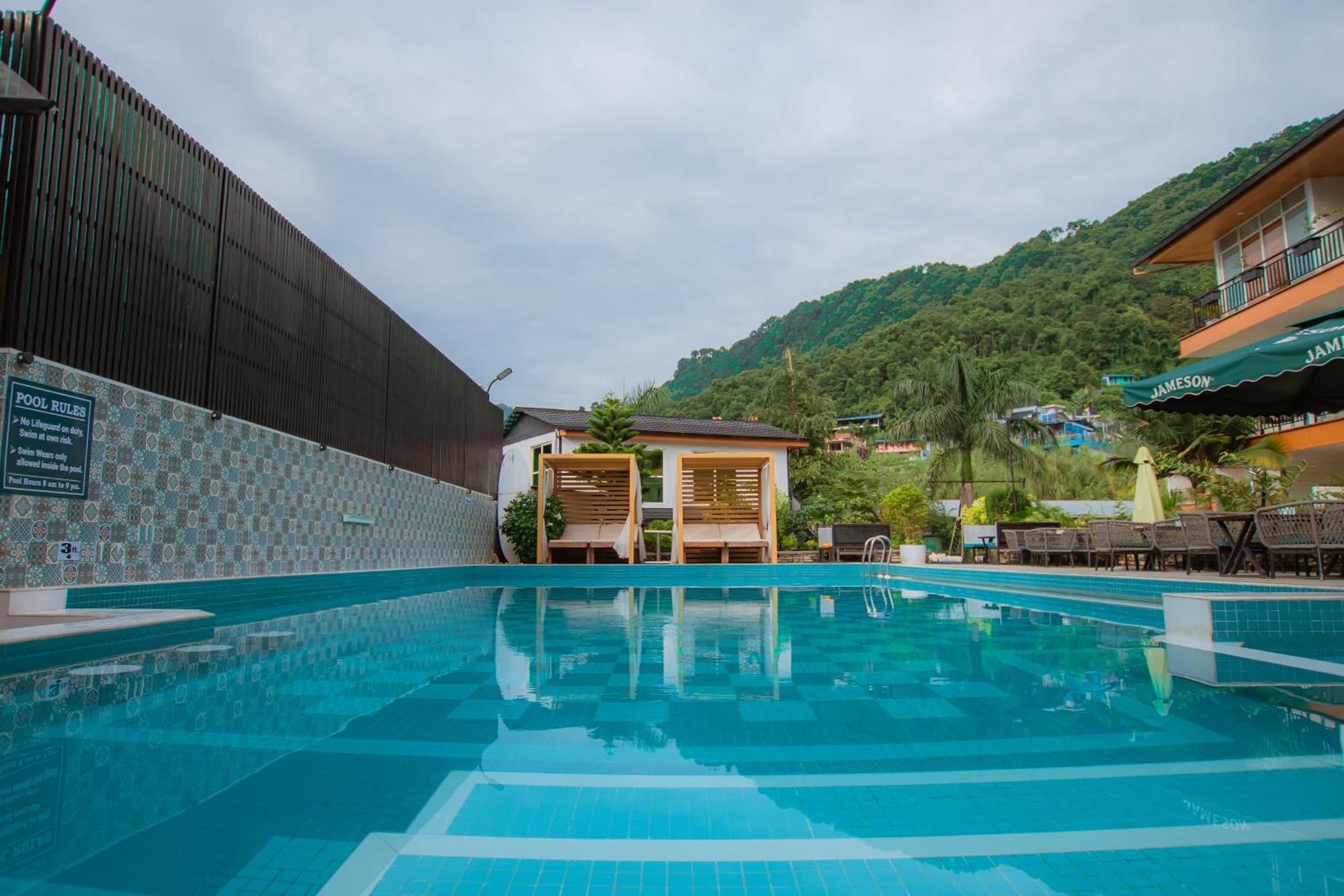 Majestic Lake Front Hotel & Suites Pokhara Bagian luar foto