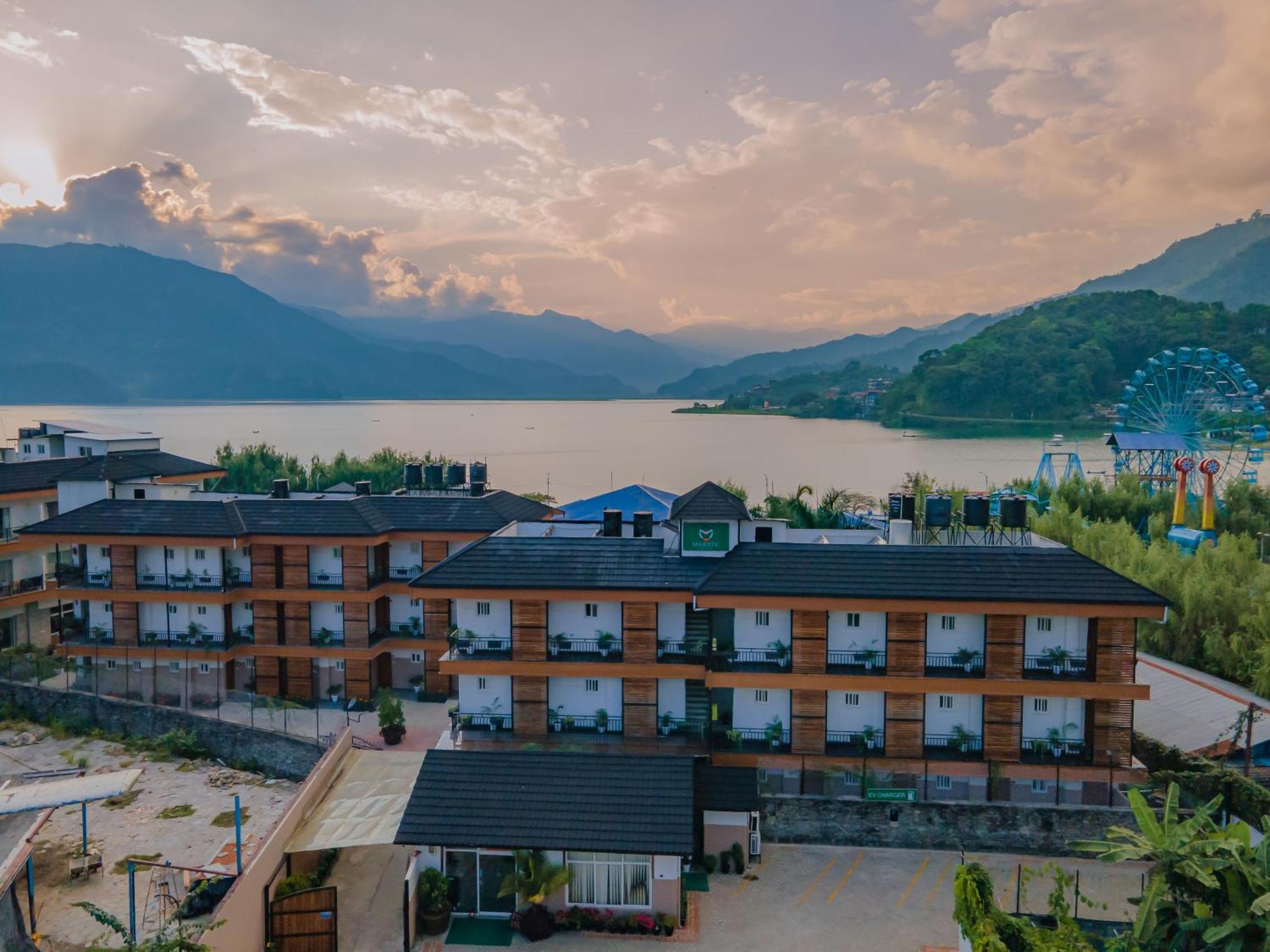 Majestic Lake Front Hotel & Suites Pokhara Bagian luar foto
