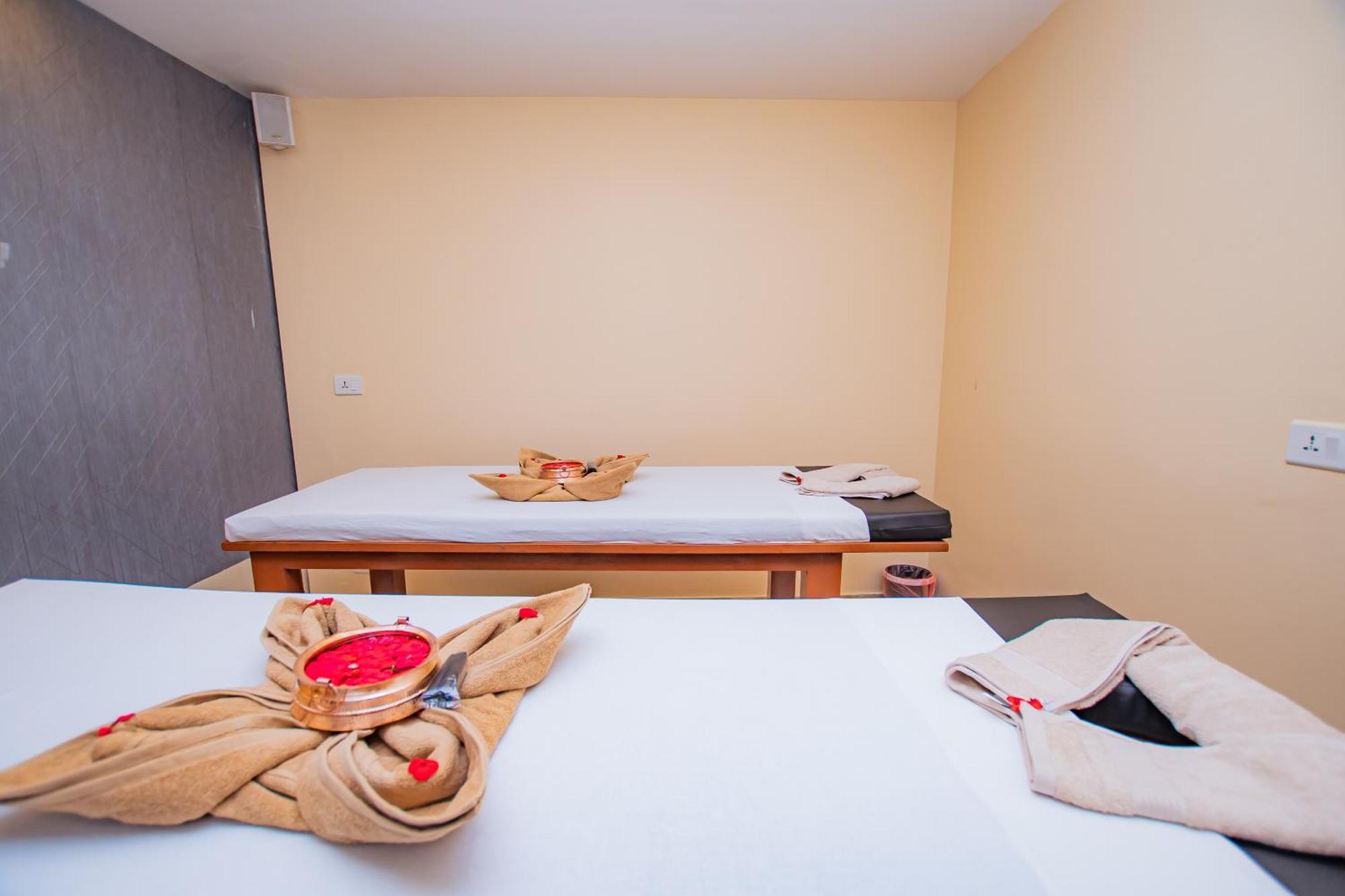 Majestic Lake Front Hotel & Suites Pokhara Bagian luar foto