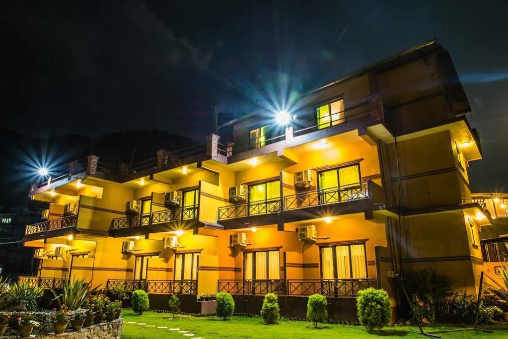 Majestic Lake Front Hotel & Suites Pokhara Bagian luar foto