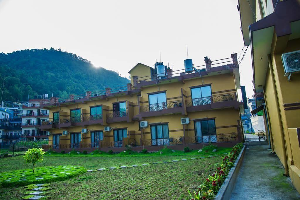 Majestic Lake Front Hotel & Suites Pokhara Bagian luar foto