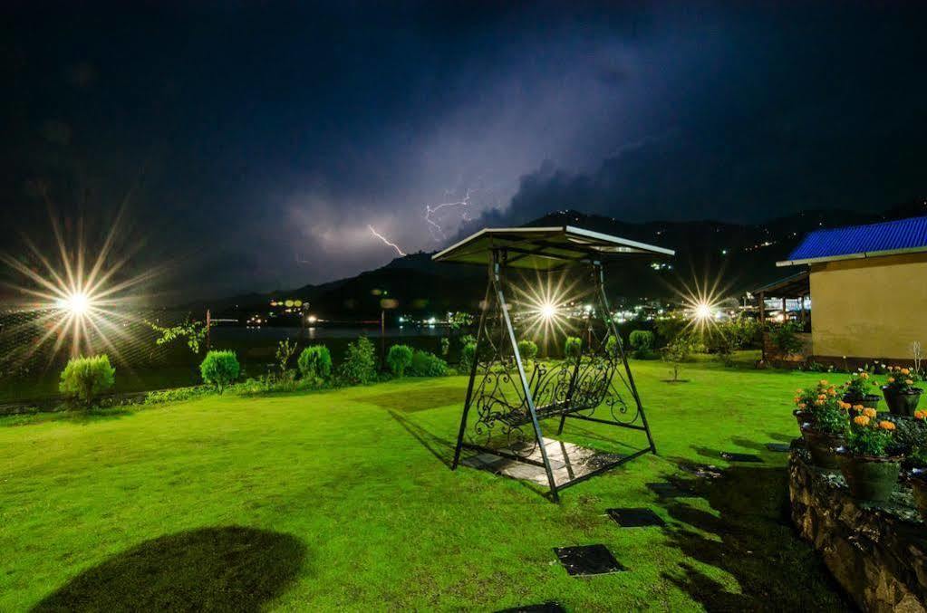 Majestic Lake Front Hotel & Suites Pokhara Bagian luar foto