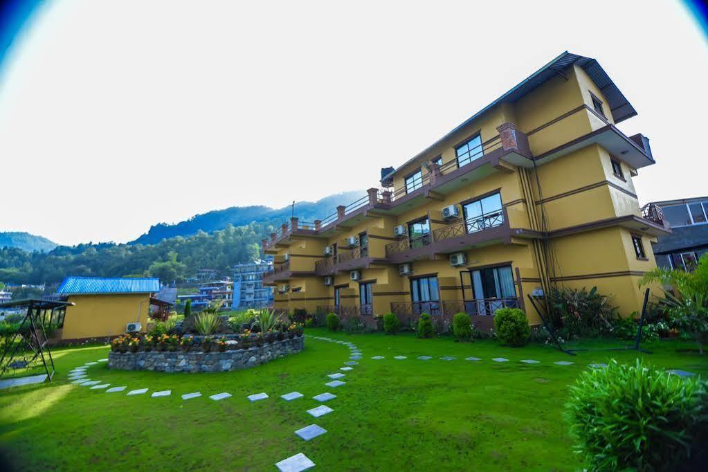 Majestic Lake Front Hotel & Suites Pokhara Bagian luar foto